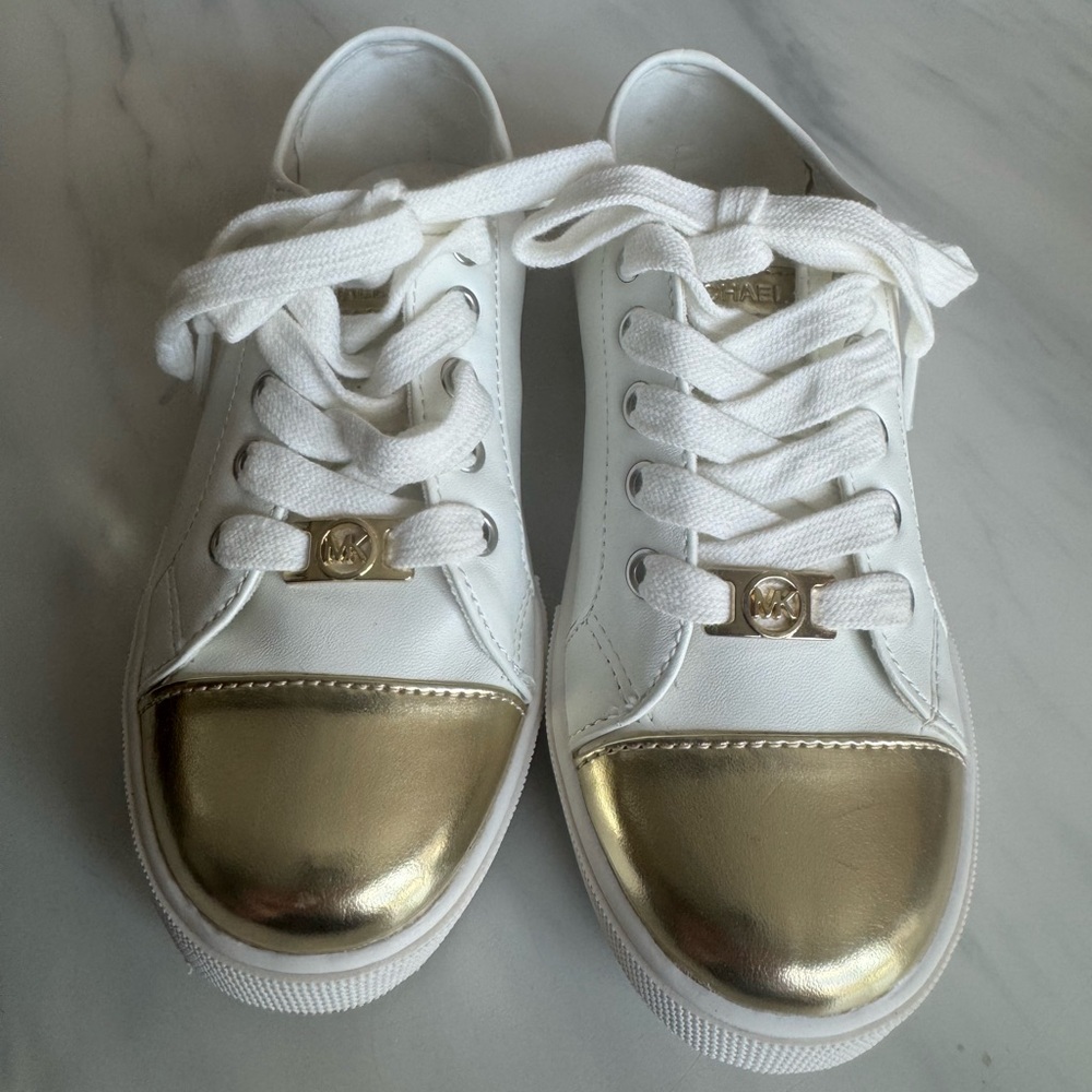 White and Gold Girls Sneakers size 1 (108)